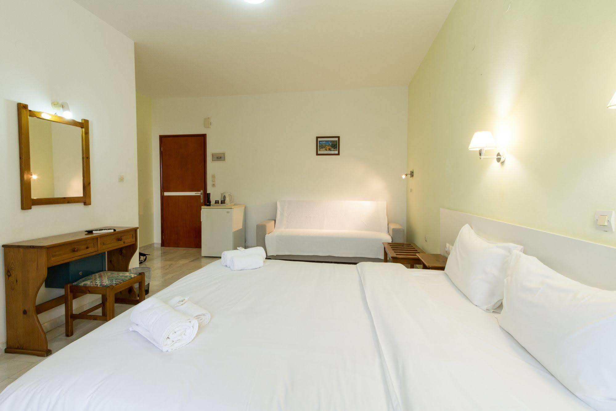 Revekka Rooms Kíssamos Eksteriør billede